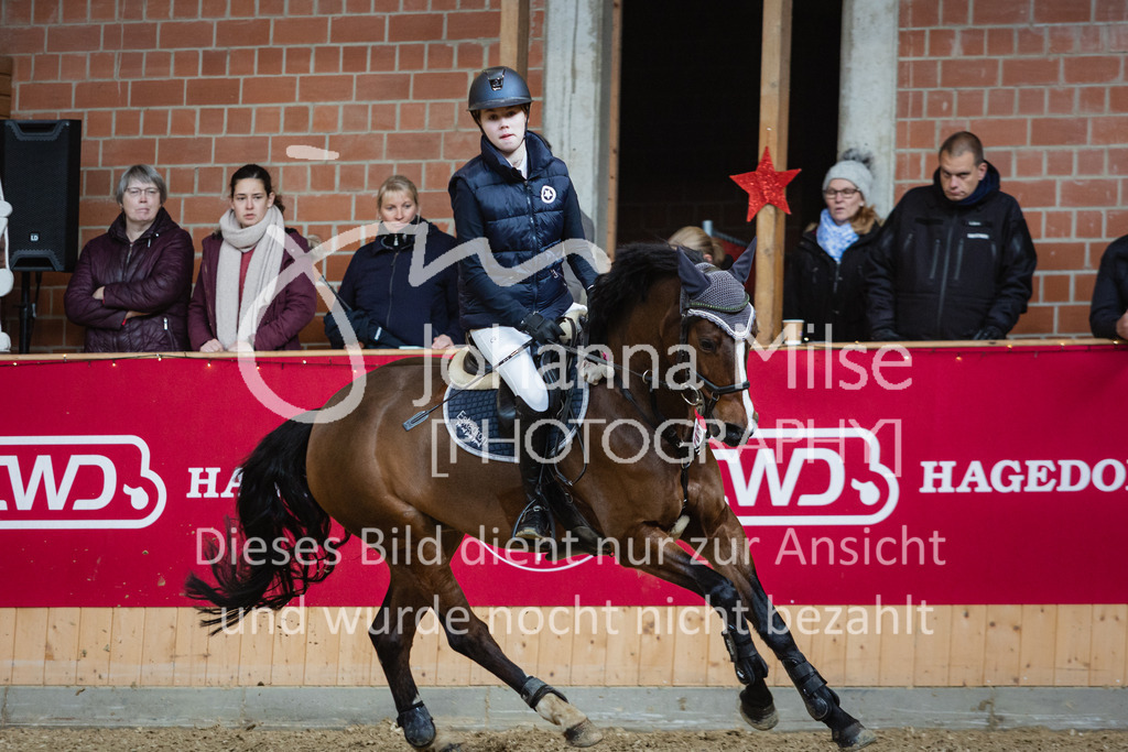 221127_Winterfestival_L-Spr_HPTTY-267 | Deine schönsten Turniermomente als professionelle Fotos! Entdecke hochwertige Pferdesport-Fotografie im Online-Shop. Jetzt Fotos finden & bestellen!