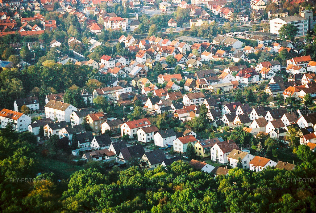 Luftbild: Elsässerstraße von Südwesten in Kandel im Bundesland Rheinland-Pfalz in Deutschland. Foto: NEG564327.jpg vom 21.10.2005 durch Werner Riehm/FLY-FOTO.de