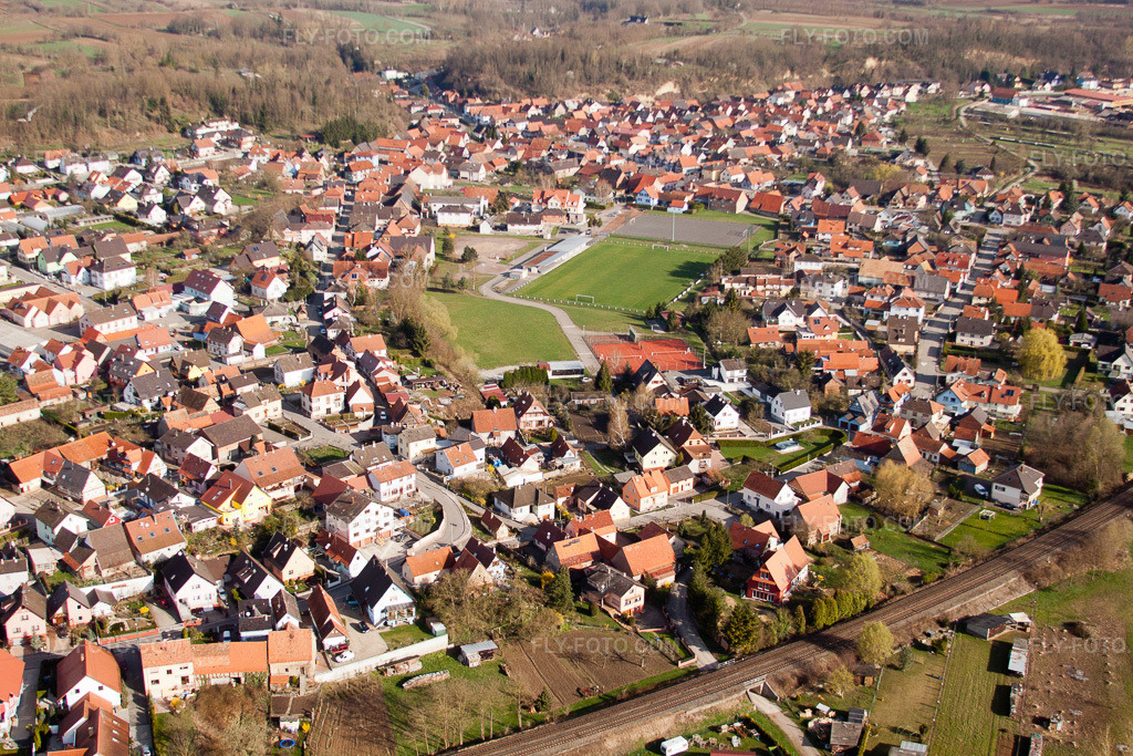 Aerial view: View of the town in Mothern in the state Bas-Rhin, France.Photo: IMG_25610.jpg taken on 04/02/2010 by Werner Riehm/FLY-FOTO.comResolution of the original: 4752 x 3168 px