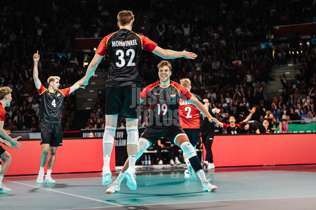 Volleyball | Männer | Testspiel | Deutschland vs. Italien | 26.05.2025 | v.l. Jubel Theo Mohwinkel (#32, Deutschland) und Erik Röhrs (#19, Deutschland)