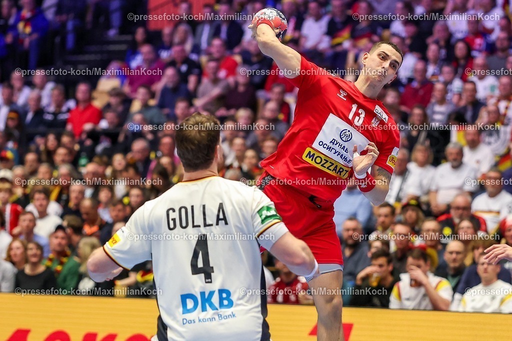 EHF17012602003 | 17.01.2026, Handball, Men's EHF EURO 2026, Deutschland - Serbien, Jyske Bank Boxen in Herning, Dänemark, Preliminary Round:  Uros Borzas (Serbien #13) im Zweikampf gegen   Johannes Golla (Germany #04) 