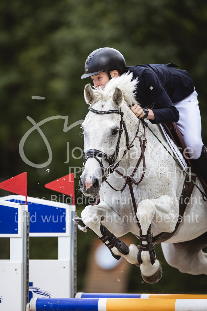 240616_Lemwerder_M1-Springen-418 | Deine schönsten Turniermomente als professionelle Fotos! Entdecke hochwertige Pferdesport-Fotografie im Online-Shop. Jetzt Fotos finden & bestellen!