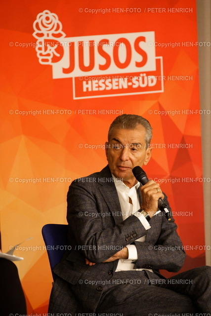Israel-Hamas-Krieg | 02.02.2024 Jusos Darmstadt ladeten zur Podiumsdiskussion "Der Israel-Hamas-Krieg - Vorwand für tiefen Judenhass?" zwischen Oberbürgermeister Hanno Benz, Abdassamad El Yazidi (Generalsekretär des Zentralrates der Muslime), Moderatorin Mürvet Öztürk, Professor Dr. Michel Friedman (Publizist und Jurist), Deborah Schabel (Gründerin der Initiative "Nie wieder ist jetzt") ins Justus-Liebig-Haus ein, dem über 200 Teilnehmer:innen folgten (Foto: Peter Henrich) - Realisiert mit Pictrs.com