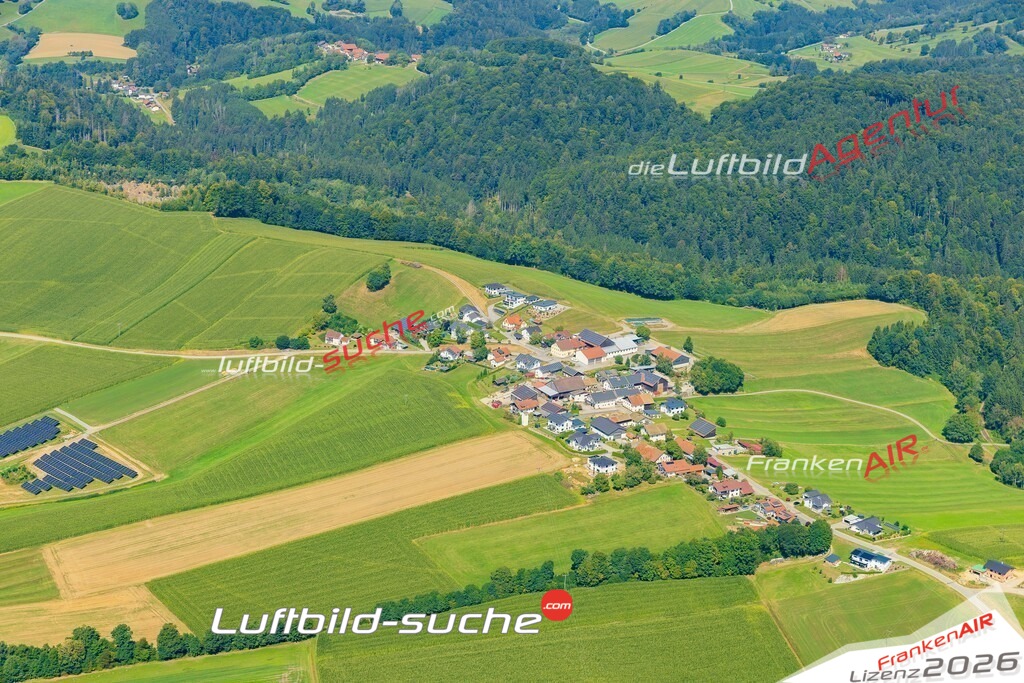 Schrägluftbild  Hauzenebrg  Waldkirchen - Das Luftbild wurde 2025 vom UL-Flugzeug heraus erstellt ( keine Drohne ) - Hochauflösende Luftaufnahme -Nicht vergleichbar mit Google Maps oder Satelittenbilder- Die Geschenkidee !Mit Lizenz und Bildrechte bestellbar