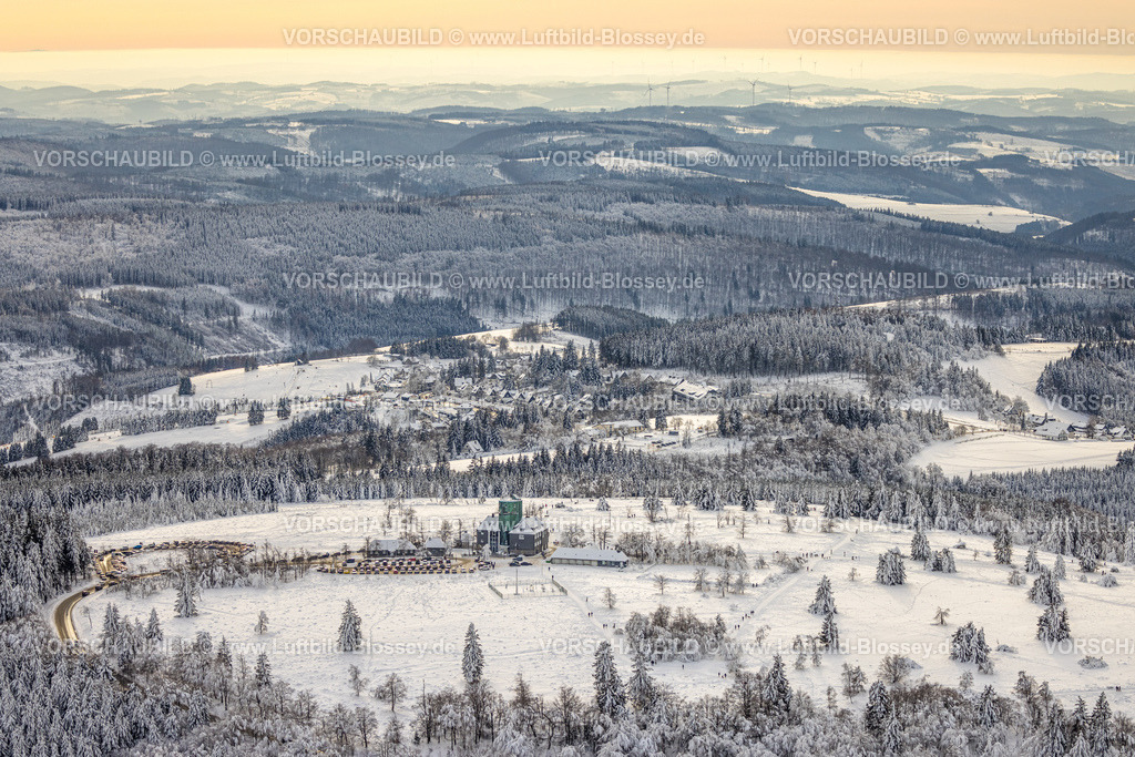 Winterberg221201157 | Luftbild Kahler Asten und Astenturm mit Fernsicht, Winterwunderland in Winterberg im Sauerland, am Kahlen Asten und den Skiabfahrten und dem Skilift-Karussell Winterberg, Abenrot, Winterberg, Sauerland, Nordrhein-Westfalen, Deutschland