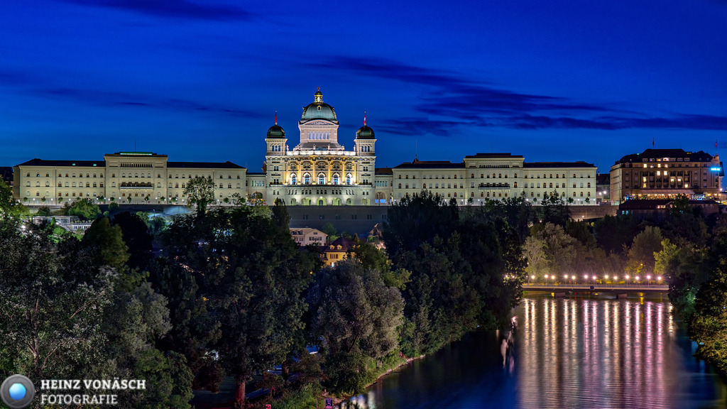 Bern_0016 | Alle Bilder von Heinz Vonäsch Fotografie können alle zu günstigen Preisen gekauft werden! Download der Bilder, Ausdrucke, Postkarten, Tassen T-Shirts, Kalender, Alu- Dibond usw. - Realisiert mit Pictrs.com