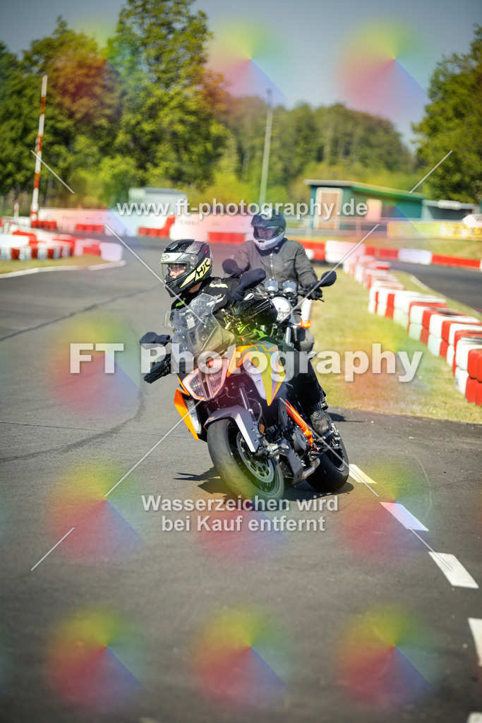 OBK_Mai_Volker_Adam-10377 | Hier findet Ihr Bilder von Touristenfahrten auf der Nürburgring Nordschleife oder von anderen Veranstaltungen die ich besucht habe. Viel Spass beim Durch Schauen 