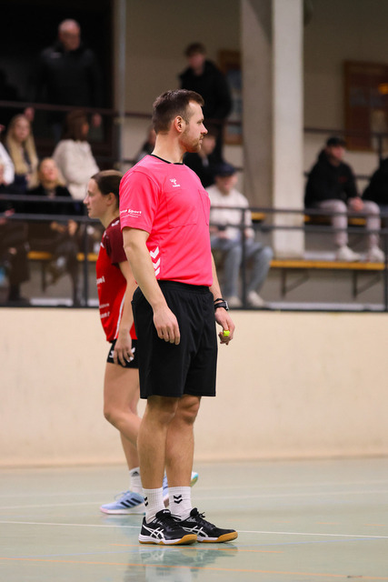 Handball I Damen I Saison 2025-2026 I Verbandsliga Süd I HSG Kalkberg 06 - MTV Dänischenhagen I 14.12.2025.218 | Steffen Lembrecht (Schiedsrichter) - Realisiert mit Pictrs.com