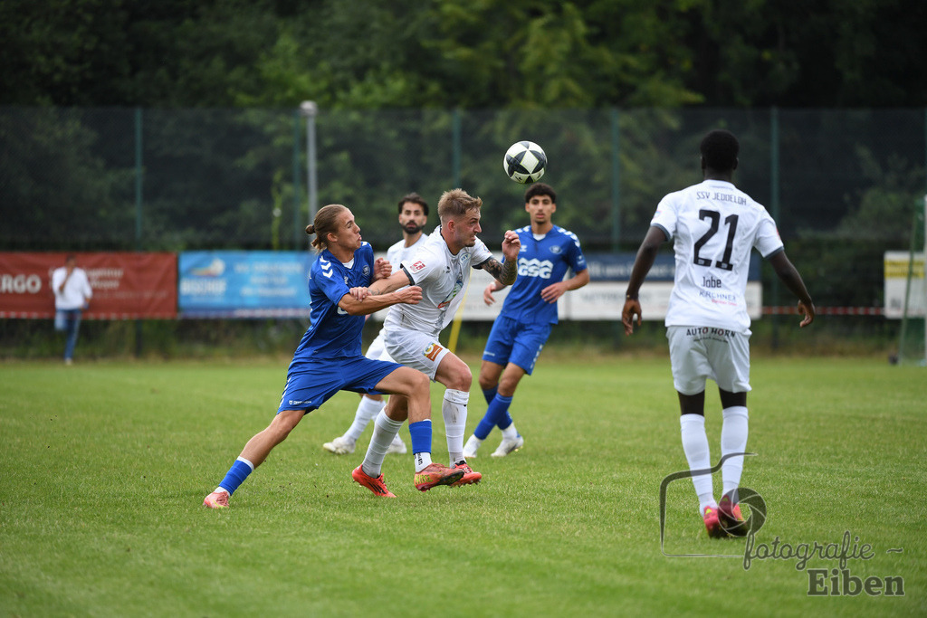 Sport-Duwe Cup | Sport-Duwe Cup Oldenburg; SSV Jeddenloh (weiß)-VFB Oldenburg (blau) am 05.07.2025 in Oldenburg (Sportanlage TuS Eversten), Photo: Philip Eiben 2025 - Realisiert mit Pictrs.com