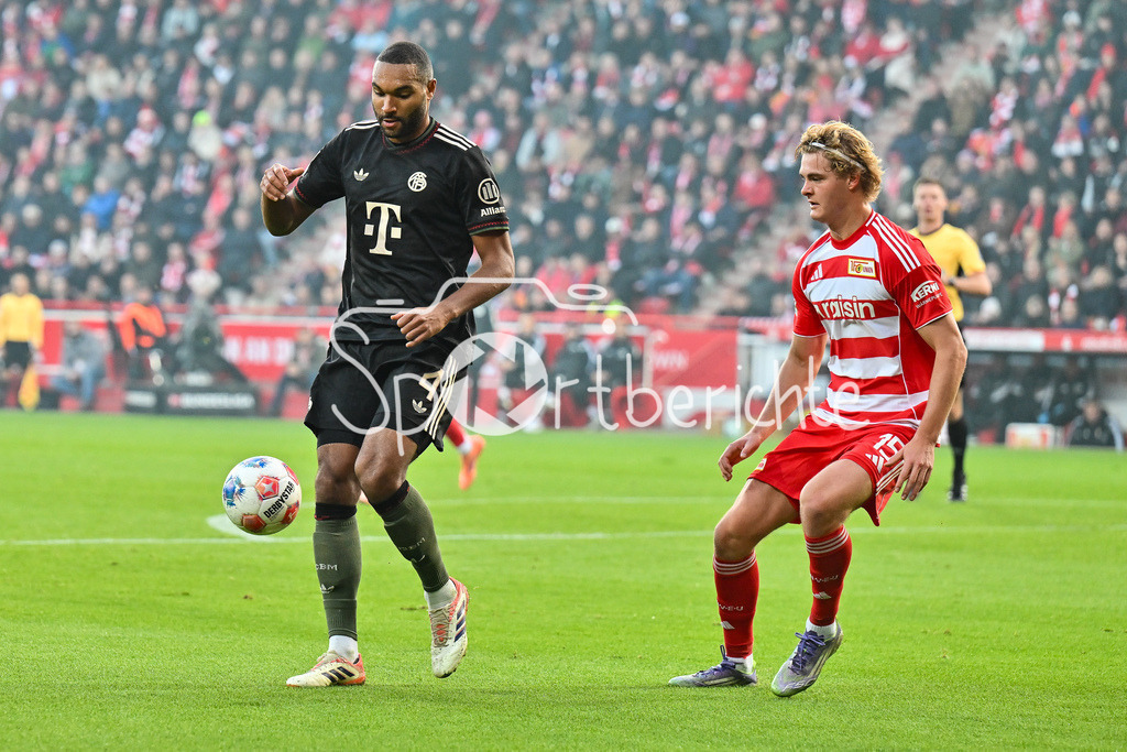 1. FC Union Berlin - FC Bayern München | Berlin, DEUTSCHLAND - 8. NOVEMBER: im Duell Jonathan TAH (FC Bayern Munich 4) und Tom ROTHE (Union Berlin 15) während dem Bundesligamatch zwischen dem 1. FC Union Berlin und dem FC Bayern München am 10. Spieltag im Stadion an der alten Försterei am 8. November 2025 in Berlin, Germany / DFL REGULATIONS PROHIBIT ANY USE OF PHOTOGRAPHS AS IMAGE SEQUENCES AND/OR QUASI-VIDEO