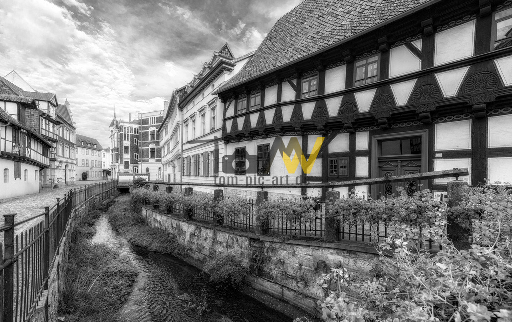 quedlingburg-bach-fachwerkhaus_swx | Hochauflösende und hochwertige Bilder und Fotos.Kommerzielle oder private Nutzung ✔ Bilder downloaden✔ Acryl ✔ Leinwand ✔ Poster ✔
 - Realisiert mit Pictrs.com