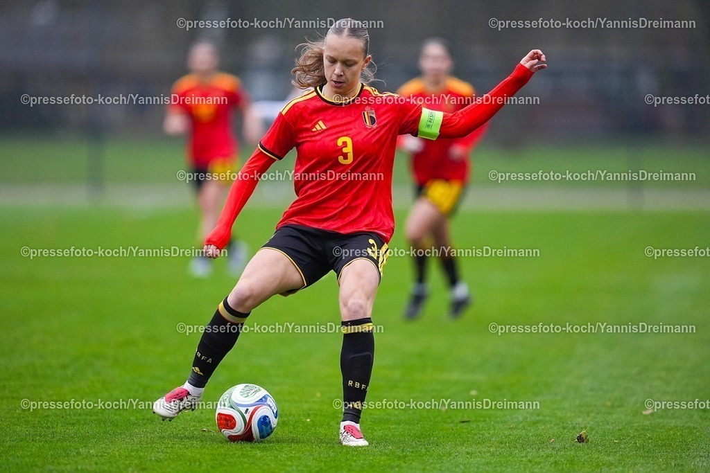 xYDRx26112501064 | 26.11.2025, xydrx, Fußball, Länderspiel, EM-Qualifikation U19-Frauen, Belgien - Deutschland, Sportschule Wedau: Louize Haentjens (BEL #3)