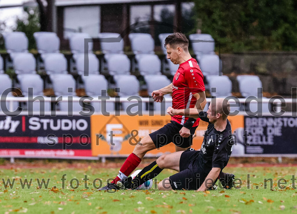 2023-08-27_082_TSV_Zorneding_II_gegen_TSV_Grafing_II | Zorneding, Deutschland, 27.08.2023:
Fußball, A-Klasse 2023 / 2024, 2. Spieltag, TSV Zorneding II gegen TSV Grafing II, Endergebnis: 5:1

Dennis Duwel (TSV Zorneding, #11), Marinus Kinzl (TSV Grafing, #16)

Foto: Christian Riedel / fotografie-riedel.net