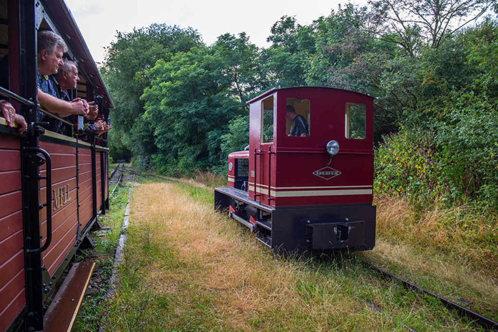 Museumsfeldbahn Lindenau | Entdecke über 20 Kategorien Leipzig-Motive: Foto-Downloads, hochwertige Poster, Leinwand- & Fine-Art-Prints. Jetzt Lieblingsfoto im Bildlexikon Leipzig Shop bestellen!