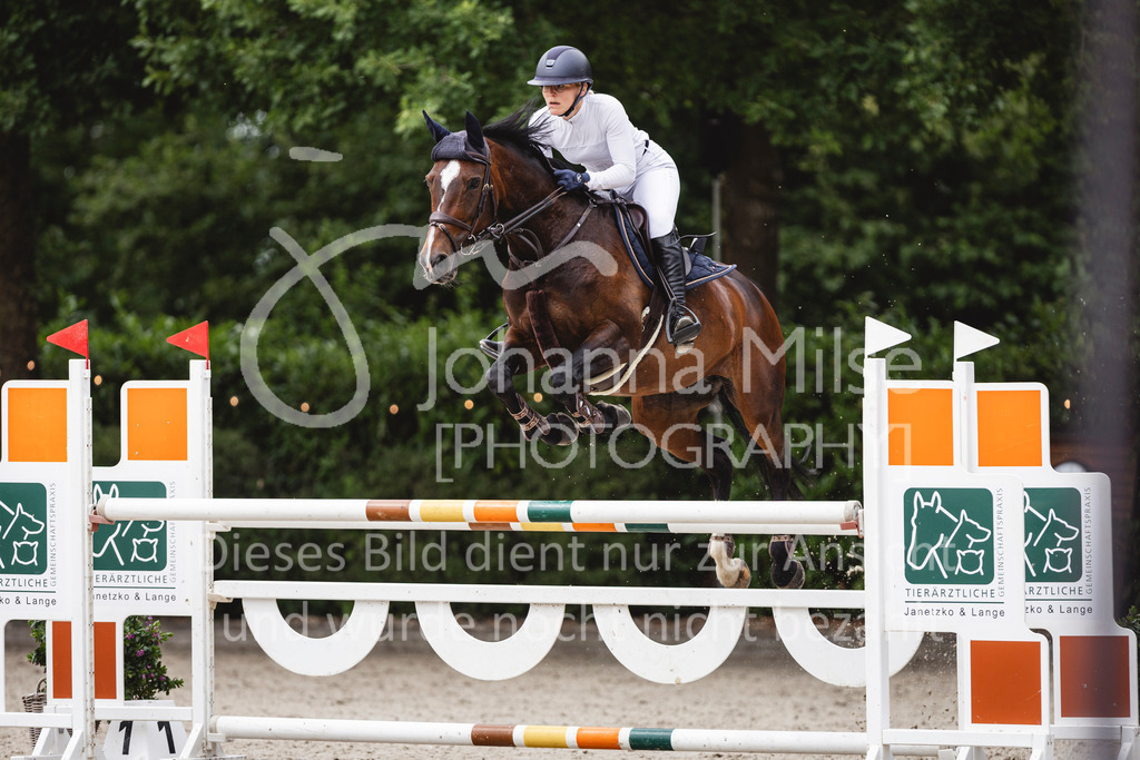 250622_Lemwerder_M2-SprmstAnf-818 | Deine schönsten Turniermomente als professionelle Fotos! Entdecke hochwertige Pferdesport-Fotografie im Online-Shop. Jetzt Fotos finden & bestellen!