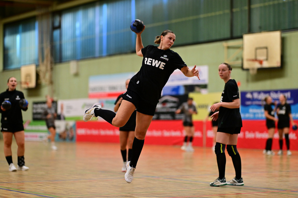 Handball I Frauen I Saison 2025-2026 I 3. Liga Nord I 1. Spieltag I SV Henstedt-Ulzburg - TSV Altenholz | Der Sportfotograf. - Realisiert mit Pictrs.com
