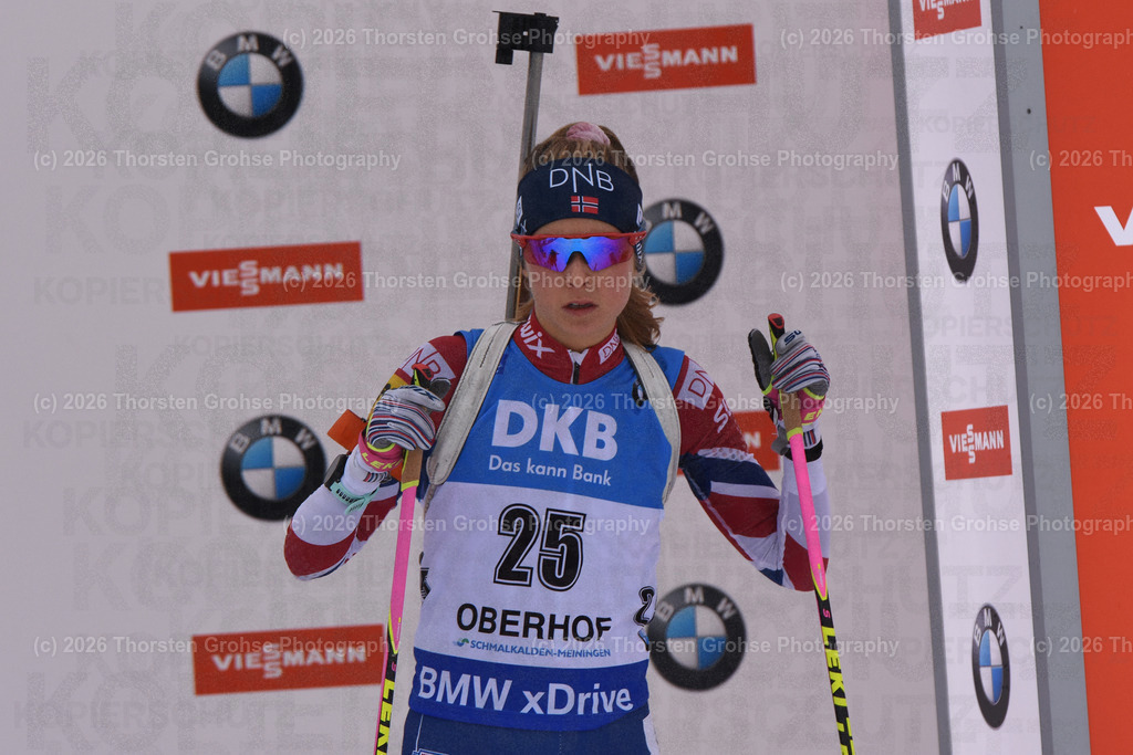 IBU WC Biathlon Oberhof 2018 | TANDREVOLD Ingrid (NOR) beim Start; IBU WC Biathlon Oberhof 2018, 7.5 km Sprint Frauen am 04.01.2018 in der DKB Ski Arena in Oberhof, (Deutschland) - Realisiert mit Pictrs.com