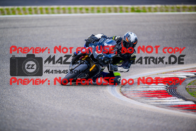 MaZZes_FotoMatrix_240910_6007705_7033 | WEISS