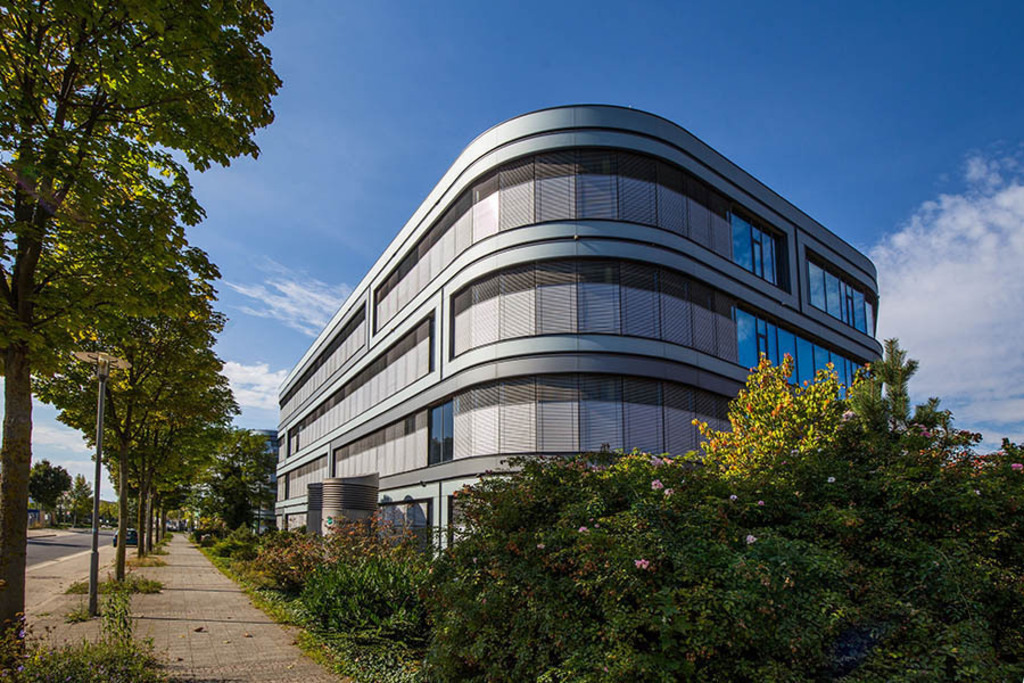 Alte Messe - Fraunhofer Institut für Zelltherapie und Immunologie | Entdecke über 20 Kategorien Leipzig-Motive: Foto-Downloads, hochwertige Poster, Leinwand- & Fine-Art-Prints. Jetzt Lieblingsfoto im Bildlexikon Leipzig Shop bestellen!