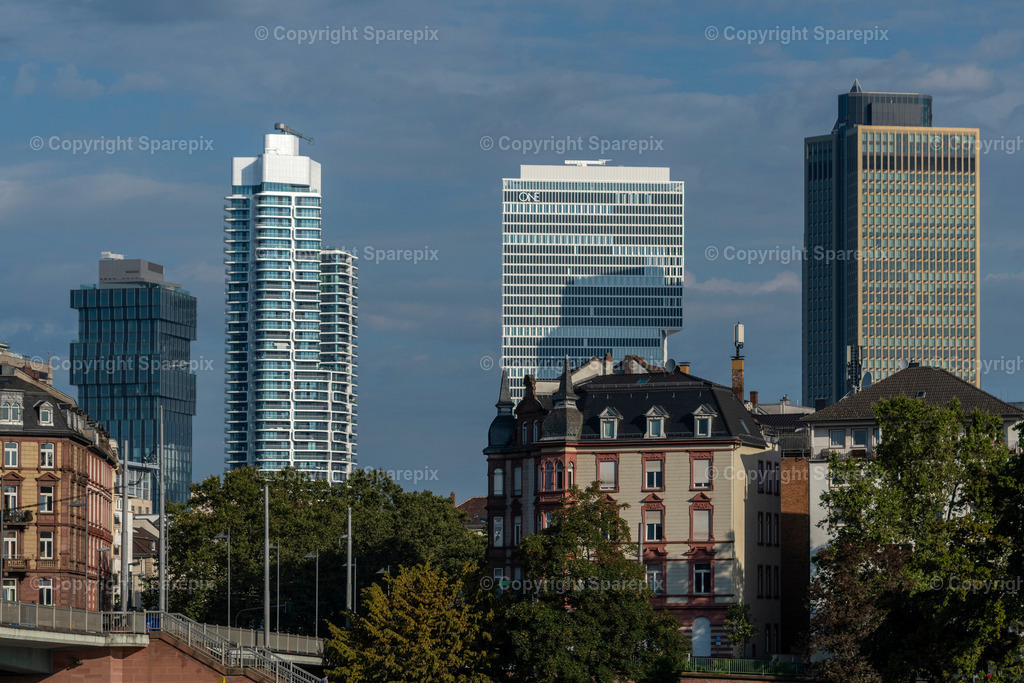 PAR_Skyline_Frankfurt_Day15 | sparepix - Realisiert mit Pictrs.com