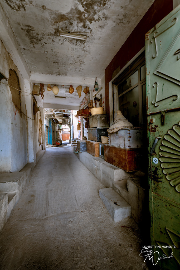 Bahla Fort, Bahla - Stadtviertel jenseits der Touristenpfade | Herzlich willkommen auf meiner Seite! Ich bin Elke Wallnisch, Deine Fotografin für lichtstarke Momente. Der Name steht für alles, was mich mit der Fotografie verbindet: Das Licht und seine machtvolle Wirkung auf eine Situation oder unsere Stimmung - Realisiert mit Pictrs.com