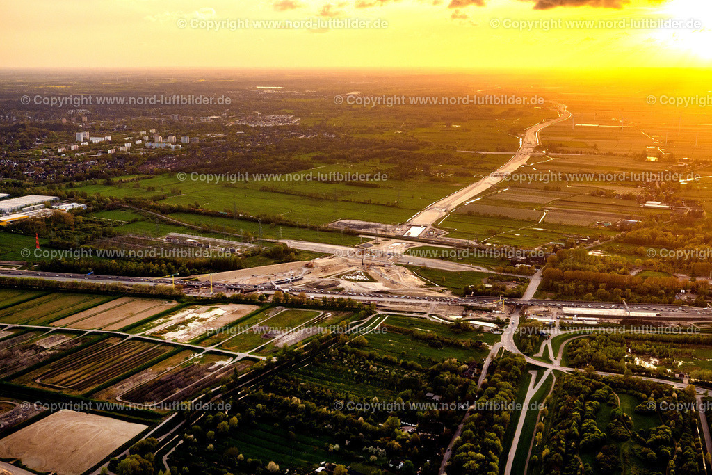 Hamburg_A7_Anschluss_A26_Baustelle_ELS_2031140424 | HAMBURG 14.04.2024 Autobahn- Baustelle mit Erschließungs- , Aufschüttungs- und Erdarbeiten entlang der Trasse und des Streckenverlaufes " Anschußstelle A26 A7 " in Hamburg, Deutschland. // Motorway- Construction site with earthworks along the route and of the route of the highway " Anschussstelle A26 A7 " in Hamburg, Germany. Foto: Martin Elsen