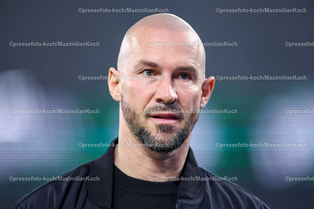 BVB15122402147 | 15.12.2024, Fußball, Borussia Dortmund - TSG 1899 Hoffenheim, 1. Fußball Bundesliga, 14. Spieltag, Signal Iduna Park, Saison 2024 2025: Cheftrainer Christian Ilzer (Trainer Hoffenheim)DFB regulations prohibit any use of photographs as image sequences and or quasi-video.