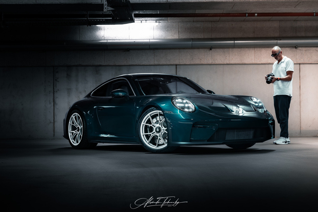 911 GT3 Touring Arlogrünmetallic | Entdecken Sie die faszinierende Welt von Alexander Tschuncky Arts: Kreative Fotografie, atemberaubende Automobilkunst und hochwertiger Bilderdruck. Lassen Sie sich inspirieren! - Realisiert mit Pictrs.com