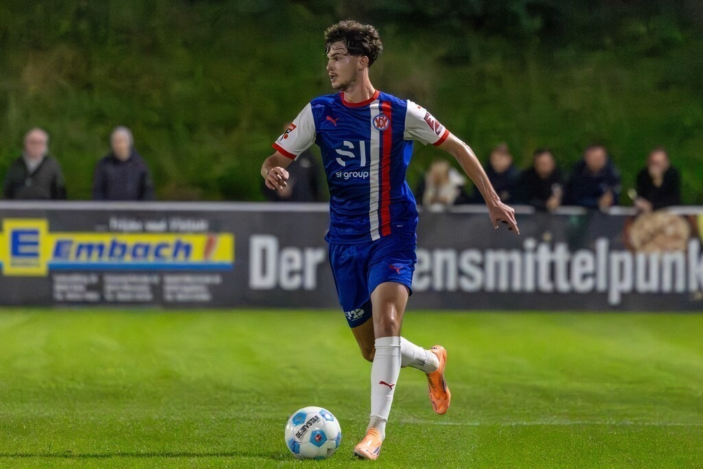 Fußball, Badischer Pokal 2025/26, Viertelfinale: ASV Eppelheim gegen VfR Mannheim***Am Ball: Tim Seifert (36, VfR Mannheim) | Fußball, Badischer Pokal 2025/26, Viertelfinale: ASV Eppelheim gegen VfR Mannheim***Am Ball: Tim Seifert (36, VfR Mannheim) - Realisiert mit Pictrs.com