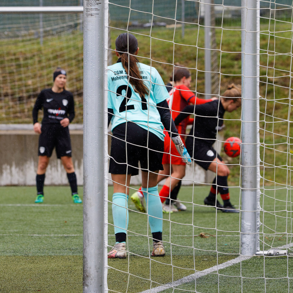 FCHHOH_251005_0213 | 1.FC Heidenheim 1846 II vs. SGM Hohenmemmingen/Sontheim, Fußball, Frauen, Bezirksliga, 2025/2026, 4. Spieltag, 05.10.2025 in Heidenheim, Kunstrasen b. Voith-Arena West(Foto: Michael Bulling) - Realisiert mit Pictrs.com