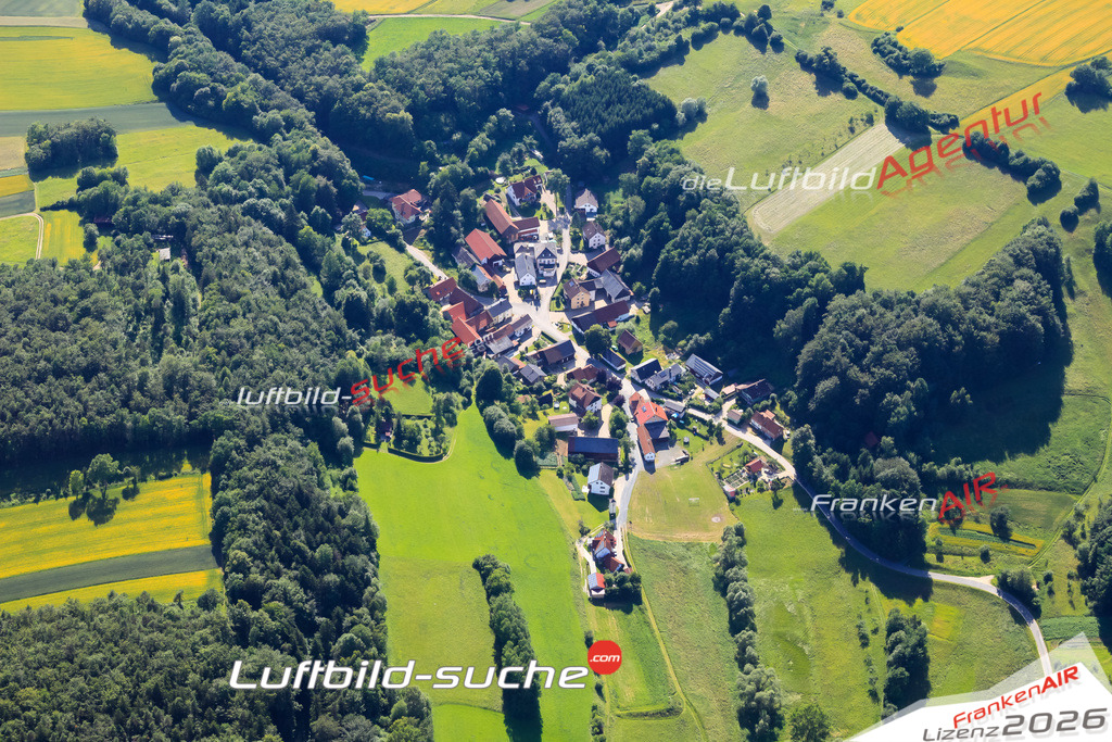 Die Luftaufnahme Altendorf - Weismain wurde vom UL-Flugzeug (keine Drohne) aus fotografiert.Hohe Druck- Auflösung-die Geschenkidee!