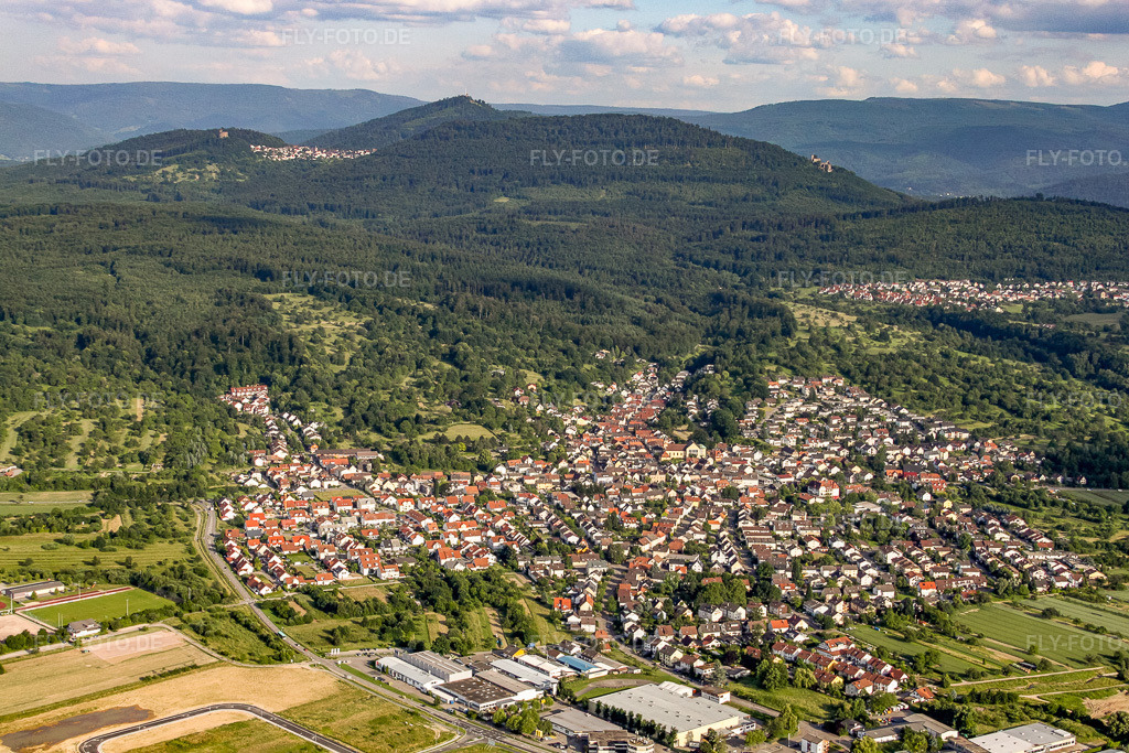 Luftbild: Ortsansicht von Nordwesten im Ortsteil Haueneberstein in Baden-Baden im Bundesland Baden-Württemberg in Deutschland. Foto: IMG_18799.jpg vom 03.06.2009 durch Werner Riehm/FLY-FOTO.de