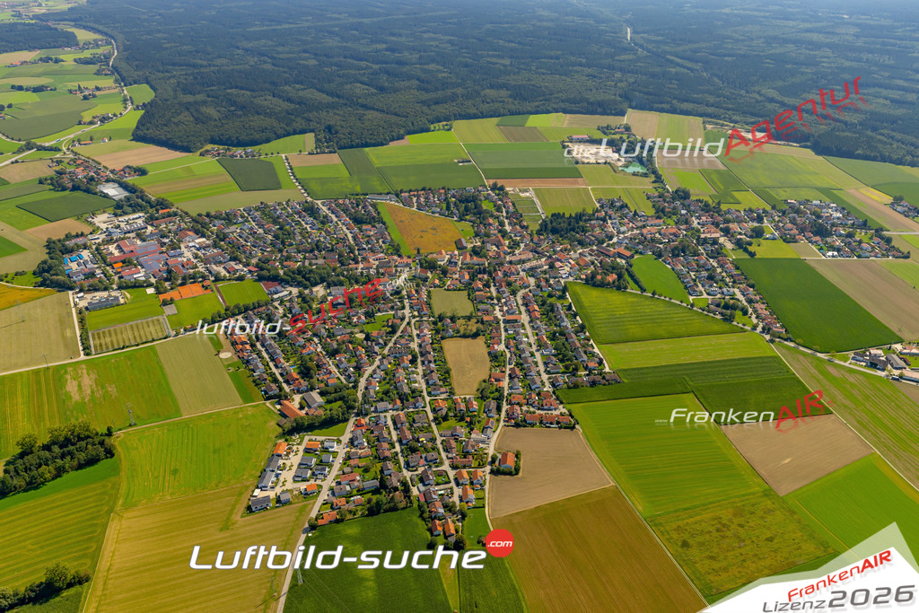 Das Luftbild zeigt :  Forstinning - Die Luftaufnahme wurde 2024 vom UL-Flugzeug aus erstellt ( keine Drohne ) - Hochauflösende Luftaufnahme - Für grossformatige Ausdrucke geeignet. Die Geschenkidee !Mit Lizenz und Bildrechte bestellbar