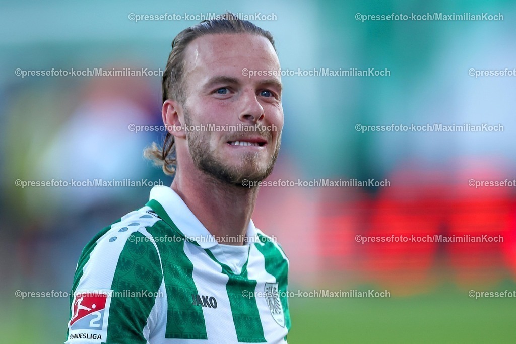 SCP09052502315 | 09.05.2025, Fußball, Preußen Münster - Hertha BSC, 2. Fußball Bundesliga, 33. Spieltag, Preußenstadion, Saison 2024 2025: Jorrit Hendrix (Preussen Muenster #20) DFB regulations prohibit any use of photographs as image sequences and or quasi-video.