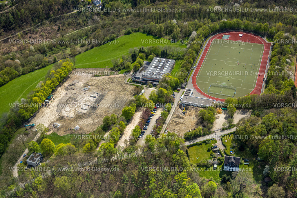 Velbert230407362Neviges | Luftbild, Baustelle und Neubau für geplante Gesamtschule, Sportplatz Waldschlösschen, Neviges, Velbert, Ruhrgebiet, Nordrhein-Westfalen, Deutschland