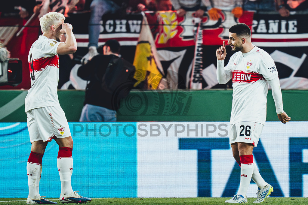VfB Stuttgart vs. SC Freiburg, Fussball, DFB-Pokal, Halbfinale, 23.04.2026 | Deniz Undav (VfB Stuttgart, #26) bejubelt mit Ermedin Demirovic (VfB Stuttgart, #09) das 1:1,VfB Stuttgart vs. SC Freiburg, Fussball, DFB-Pokal, Halbfinale, 23.04.2026DFB regulations prohibit any use of photographs as image sequences and/or quasi-video