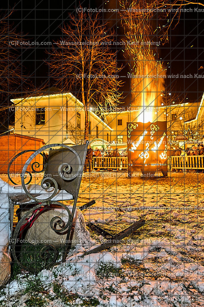 ALP9578_Wieselburger ADVENT_Wintersonnenwendfeuer | (C)FotoLois.com, Alois Spandl, Wieselburger Advent, Wintersonnenwendfeier mit Umzug durch die Stadt, Sonnenwendfeuer und Perchtenlauf mit Show im Schlosspark, Mitwirkung der Partnergemeinde EINBECK, Sa 17. Dezmber 2022.