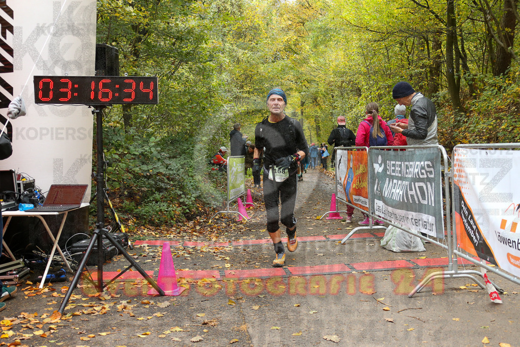 251026_1318_EX1_3141 | Sportfotografie im Rhein-Sieg Kreis, Köln, Bonn, NRW, Rheinland Pfalz, Hessen, etc. Unser Tätigkeitsfeld umfasst den Laufsport vom Volkslauf über den Marathon, Duathlon, Triathon bis zum Ultralauf wie Kölnpfad Ultra oder Schindertrail.