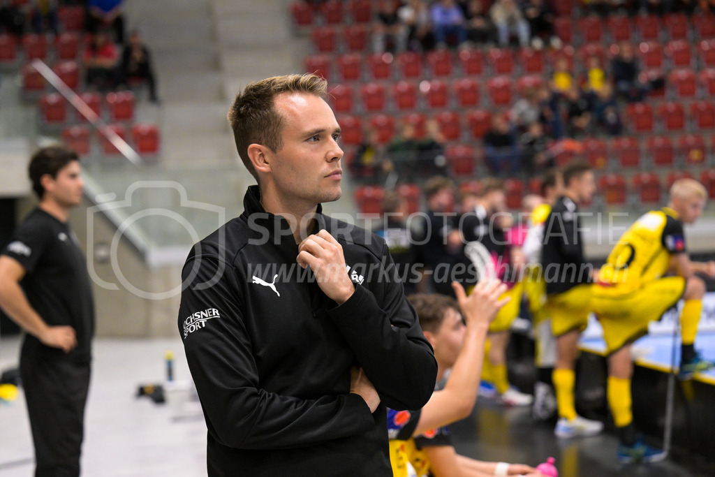 HC Rychenberg vs UHC Uster - 14. October 2022 | HC Rychenberg vs UHC Uster
AXA Arena, Winterthur
Head Coach Philipp Krebs (HC Rychenberg)
Bild: Sportfotografie Markus Aeschimann | www.markus-aeschimann.ch - Realisiert mit Pictrs.com