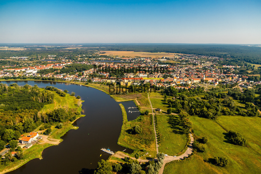 Coswig mit Elbe-9445 | Die schönsten Luftbilder von Sachen-Anhalt & Mitteldeutschland als Bilddatenbank zur kommerziellen Nutzung. Nutzen Sie unsere Erfahrung seit 2005 in der Luftbildfotografie. - Realisiert mit Pictrs.com