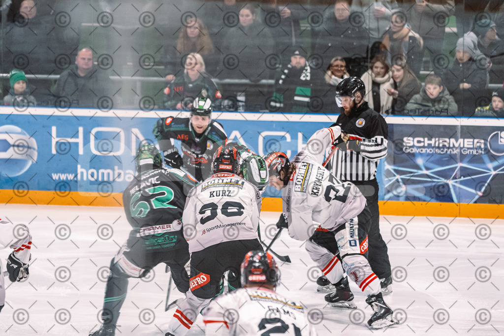 Alligators_vs_Memmingen_05_12_2025-055 | Höchstadt Alligators Fotogalerie: Eishockey-Action aus Franken. Professionelle Spielfotos, Portraits & Stadionbilder zum Download. Jetzt entdecken! - Realisiert mit Pictrs.com