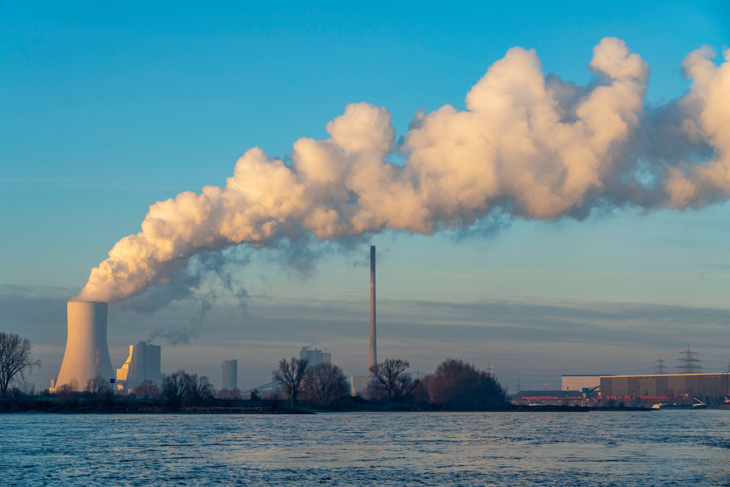 JT-210110 | Kühlturm des Kohlekraftwerk Duisburg-Walsum, betrieben von der STEAG und der EVN AG , 181 Meter hoch, Kraftwerksblock 10, Wasserdampf Wolke, Fluss Rhein, Duisburg, NRW, Deutschland, - Realisiert mit Pictrs.com