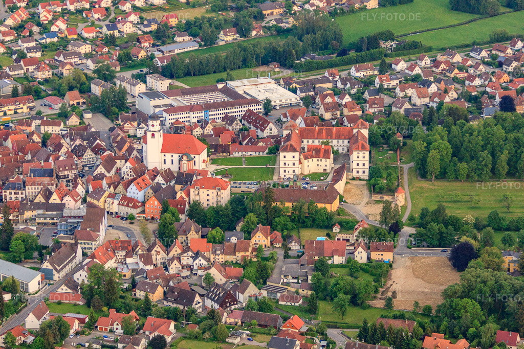 Luftbild: Stadtansicht aus Norden mit Schloss Meßkirch und Kirche St. Martin in Meßkirch im Bundesland Baden-Württemberg in Deutschland.Foto: IMG_57729.jpg vom 08.06.2013 durch Werner Riehm/FLY-FOTO.deSchloß Meßkirch Tagungen, Seminare und FeiernWWW.MESSKIRCH-SAULDORF.DE