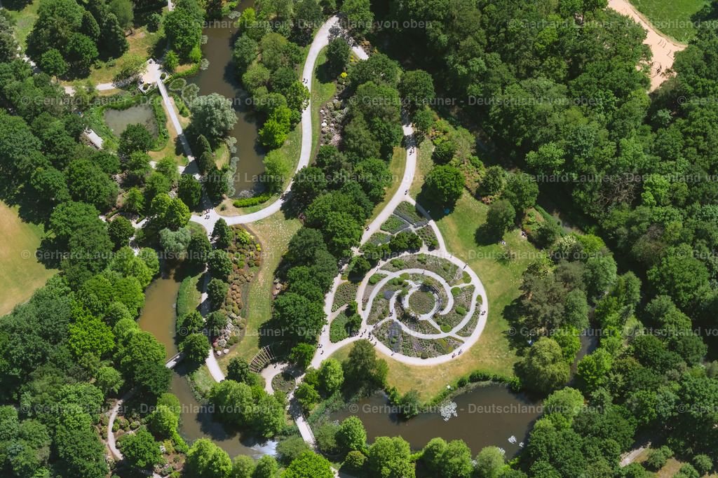 4029086 | BREMEN 01.06.2020 Parkanlage mit Rosengarten im Botanischen Garten in Bremen, Deutschland. // Park of with Rosengarten in Botanischen Garten in Bremen, Germany. Foto: Gerhard Launer