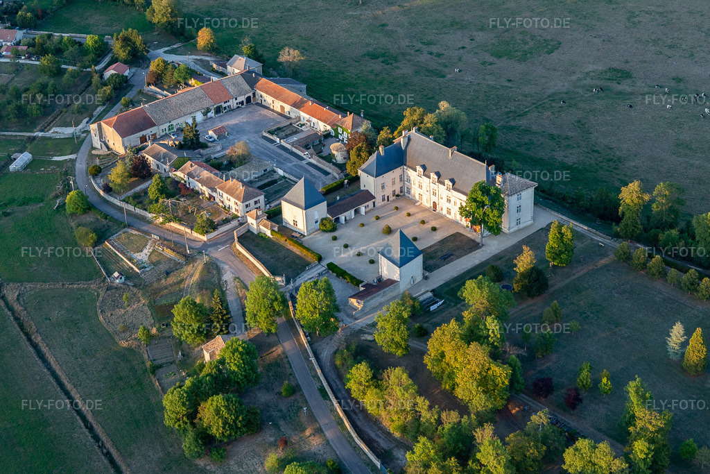 Luftbild: Schloss Château de Montbras mit Hostellerie de L'Isle en Bray in Montbras in Champougny im Bundesland Meuse in Frankreich. Foto: IMG_118369.jpg vom 15.09.2019 durch Werner Riehm/FLY-FOTO.de