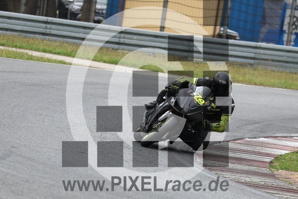0174-20240604_34733 | Schöne Erinnerungen an spannende Momente - das festzuhalten ist unser Job. PIXELrace.de ist seit 2003 auf den Rennstrecken Europas unterwegs um die Action draußen beim Fahren und die wunderbare Stimmung imm Fahrerlager für euch einzufangen.
