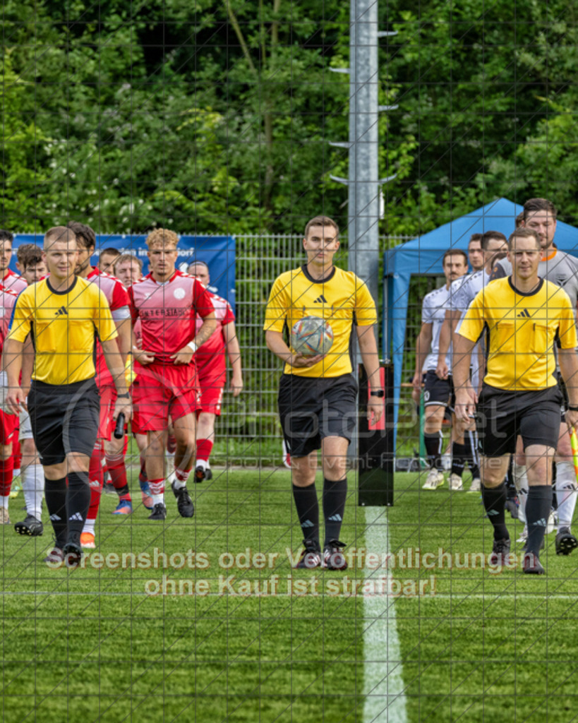 20250616_182751_0042-Bearbeitet | #,  TV Eybach (weiß) vs. 1.FC Donzdorf II (rot), Fussball, Entscheidungsspiel 3 in Kreisliga A3 - Bezirk Neckar/Fils, Saison 2024/2025, Rasensportplatz, Staufenecker Str. 41, 73084 Salach, 16.06.2025 - 18:30 Uhr,Foto: PhotoPeet-Sportfotografie/Peter Harich