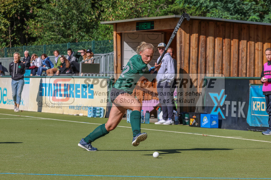 Raffelberg-Braunschweig-62 | Laura Plüth (Club Raffelberg #22), Club Raffelberg - Eintracht Braunschweig am 17.9.2022 in der Hockeyanlage Club Raffelberg, Duisburg