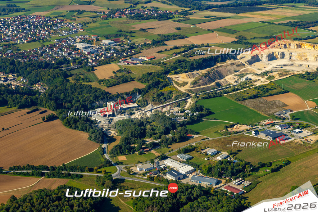 Das Luftbild zeigt :  Gräfenberg - Die Luftaufnahme wurde 2024 vom UL-Flugzeug aus erstellt ( keine Drohne ) - Hochauflösende Luftaufnahme - Für grossformatige Ausdrucke geeignet. Die Geschenkidee !Mit Lizenz und Bildrechte bestellbar