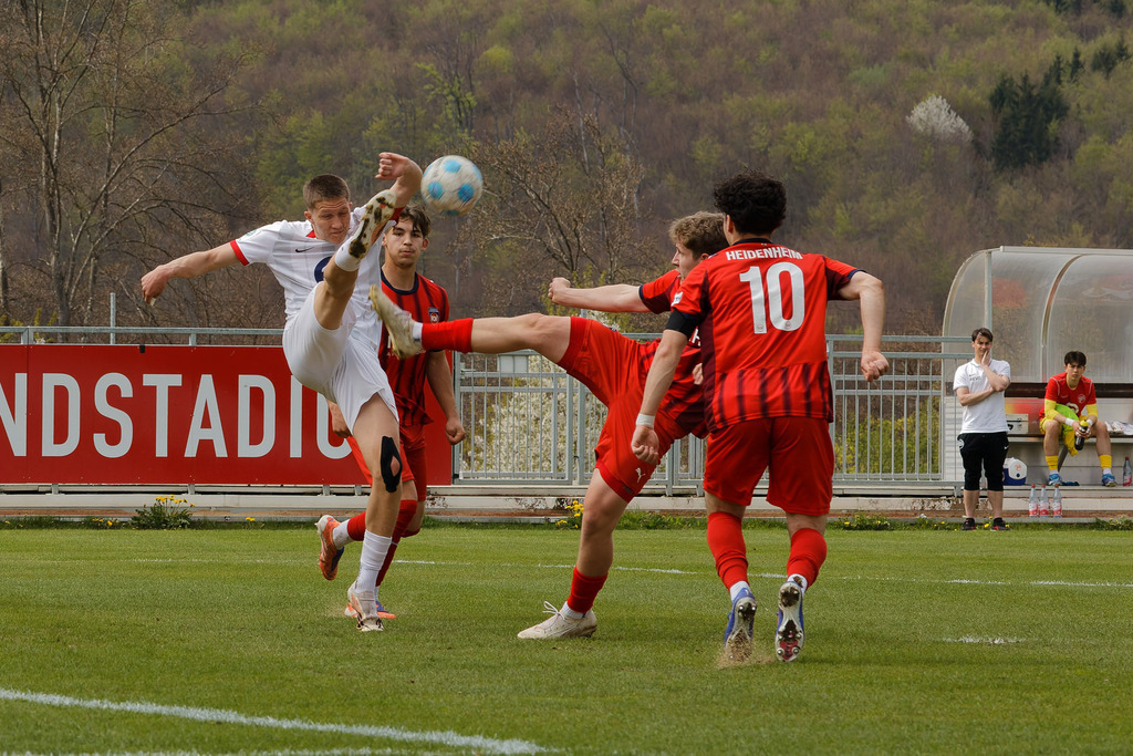 FCHOFK_260418_6-10 | 1.FC Heidenheim 1846 vs. Offenbacher Kickers, Fußball, U17, B-Junioren, NWL, U17-DFB-Nachwusliga, 2025/2026, 10. Spieltag, 18.04.2026 in Heidenheim, Walter-Birkhold-Jugendstadion (Foto: Michael Bulling) - Realisiert mit Pictrs.com